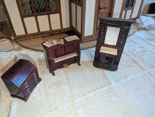 Vintage dolls house mahogany - dolls,
