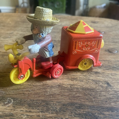 Corgi magic roundabout - corgi,