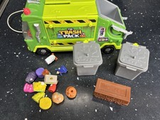 The Trash Pack Mini Figures Bundle Playset in Dust Bin Container