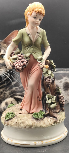 Capodimonte figurine lady - capodimonte, with