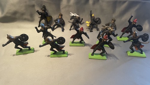 Britains deetail knights - 14,