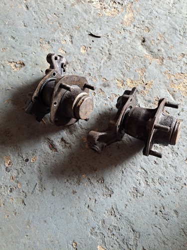 Austin a35 front hubs - front,