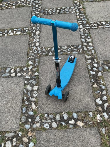 Wheeled scooter style make - style,