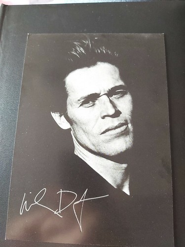 Willem defoe signed photograph - defoe,