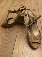 Mantaray Brown Leather Wedge