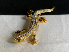 VINTAGE LARGE GOLD TONE