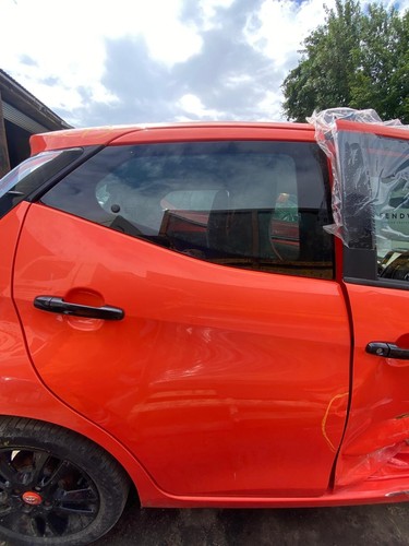 Toyota aygo door with glass - toyota,