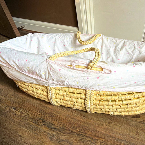 Oval moses basket used - oval, *used*