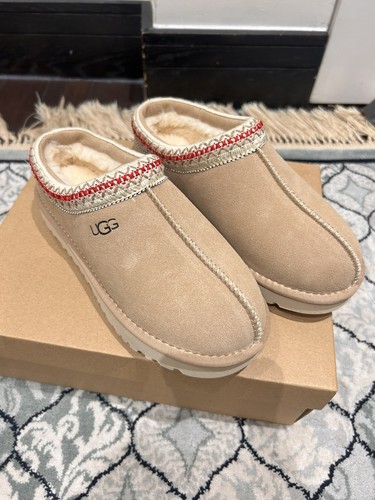 Ugg tasmans beige size 5 - ugg,