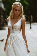 NEW Boho Wedding Dresses V-Neck Lace Appliques Tulle Simple Bridal Gown A Line