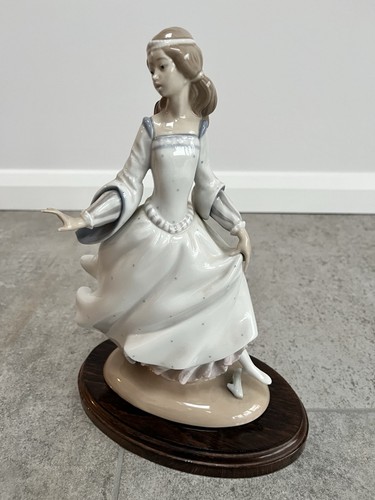 Lladro cinderella lost - cinderella, slipper