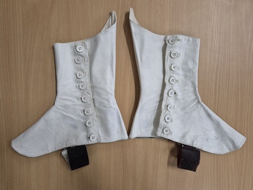 White spats - white, 2)