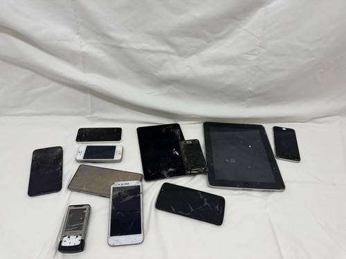 Job lot broken mobile phones - job,