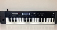 KORG TR76 Synthesizer