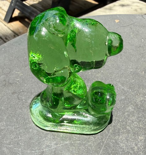 Uranium glass snoopy dog - snoopy,