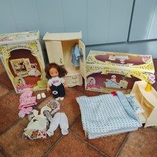 Matilda Doll Bed Wardrobe in Original Box 3 outfits RARE 1970’s Pedigree 
