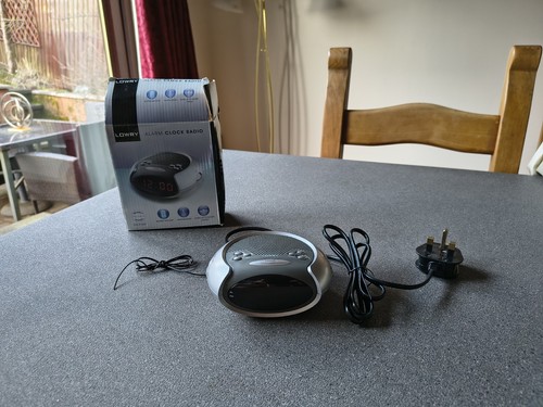 Lowry mains powered radio - lowry,