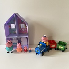 Peppa Pig Grandparents House Holiday Promenade Train & Family Figures Bundle