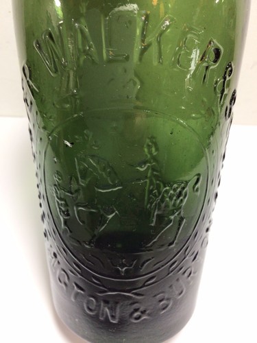 Dark green old king - on, horse