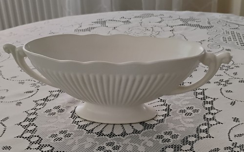Vintage ribbed mantle vase - mantle,