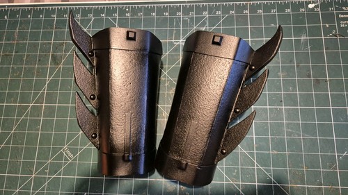 Batman gauntlets armour - gauntlets,