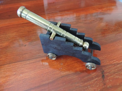 Maltese desk signalling cannon - maltese,