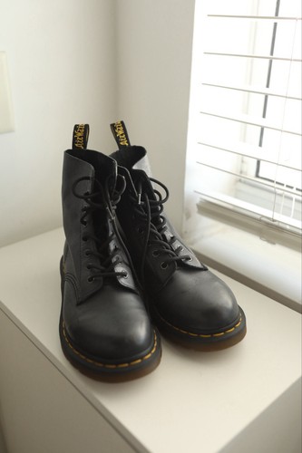 Martens women size 8 us - size,