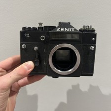 ZENIT 11 35mm film SLR camera
