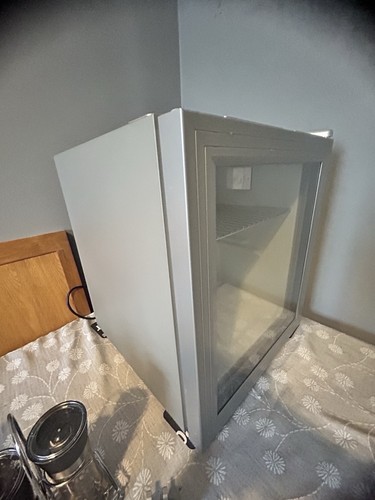 Mini bar fridge - mini, x