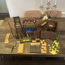 Playmobil Vintage 3773  Fort Bravo In Great  Condition + Figures