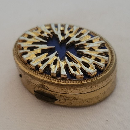 Small gold tone metal - small,