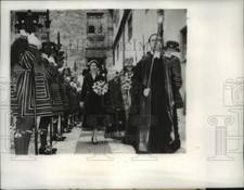 1956 press photo queen - press,