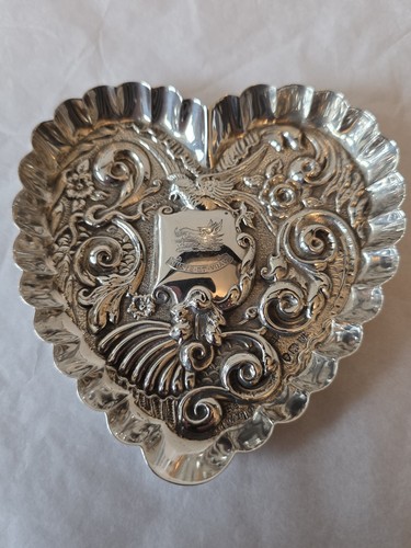 Heart shaped tray pin dish - shaped,