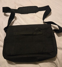 Quiksilver Black Laptop Messenger Bag – Padded Compartment – Shoulder Strap –15"