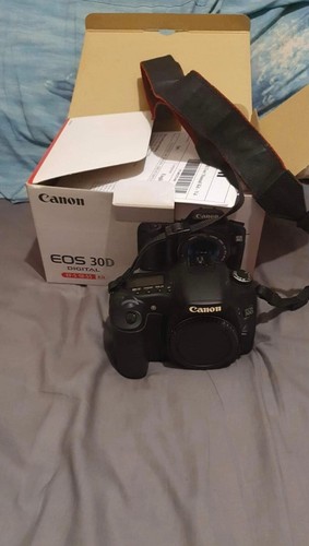 Canon eos 30d 2mp digital - 8.2mp,
