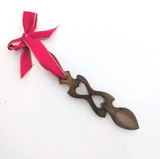 UNUSUAL VINTAGE XMAS TREE DECORATION A WELSH LOVE SPOON RED RIBBON TRIM BAUBLE