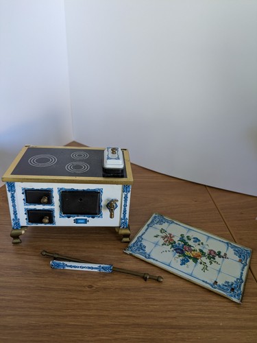 Schopper doll house stove
