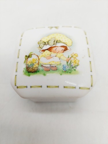Holly hobbie picking - holly, daffodils