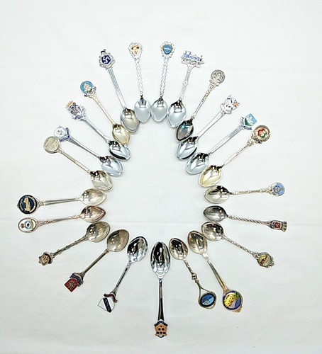 Collectable teaspoons x19 - collectable,