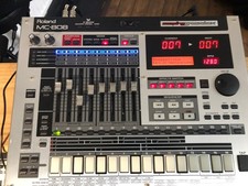 Roland MC-808 Groovebox