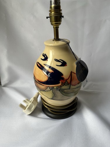 Moorcroft pottery table lamp - pottery,
