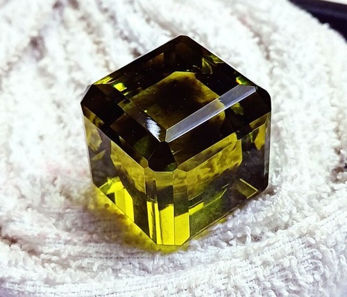 Brazilian yellow topaz - yellow,