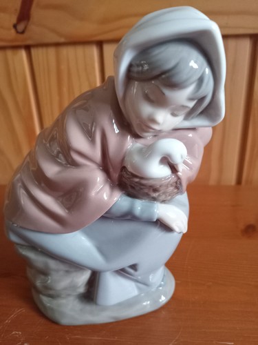 1982 nao figurine sleeping - 1982,