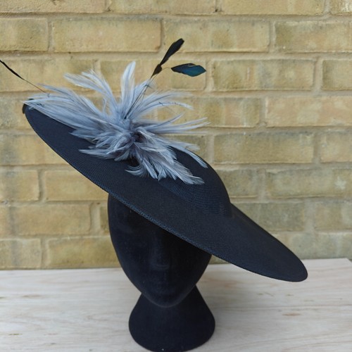 Black grey feather - disc, wide