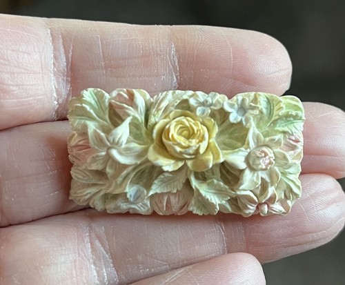 Vintage carved effect - carved,