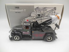 First Gear 18-1895 1955 Diamond T Tow Truck Dave's Service 1:34 Scale 