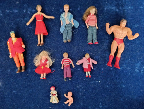 Vintage dolls house family - house,