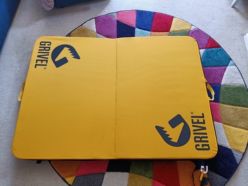 Grivel bouldering crash pad