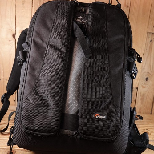 Used lowepro vertex 200aw - used,