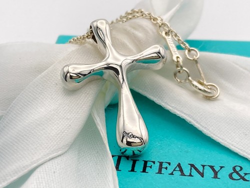 Tiffany 29mm small cross - &,